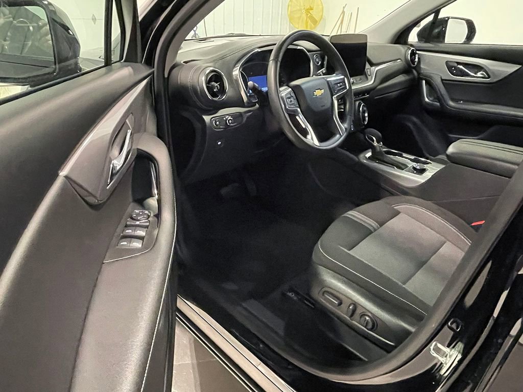 Used 2025 Chevrolet Blazer LT image 17
