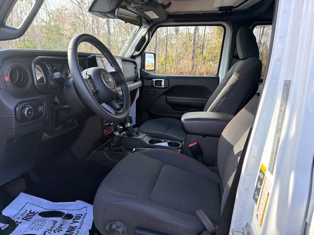 Used 2025 Jeep Wrangler Rubicon image 3