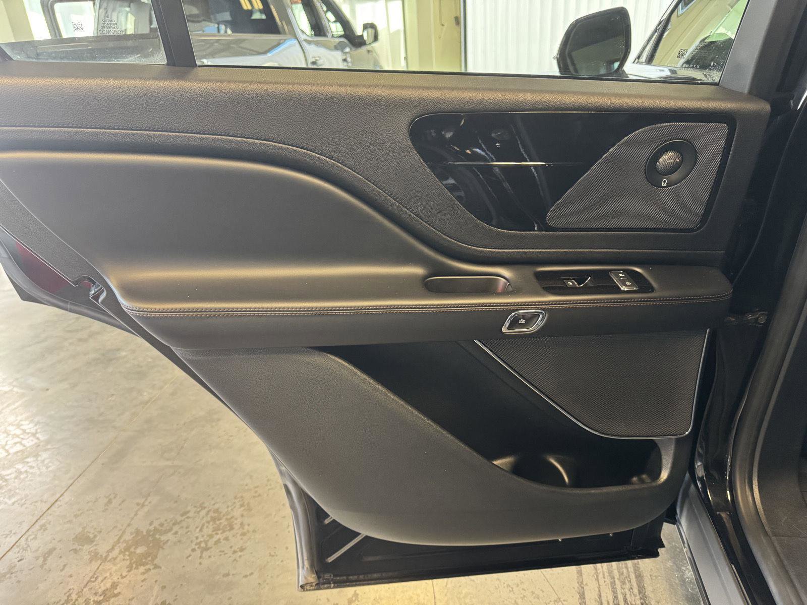 Used 2020 Lincoln Aviator Reserve w/ Equipment Group 201A image 31