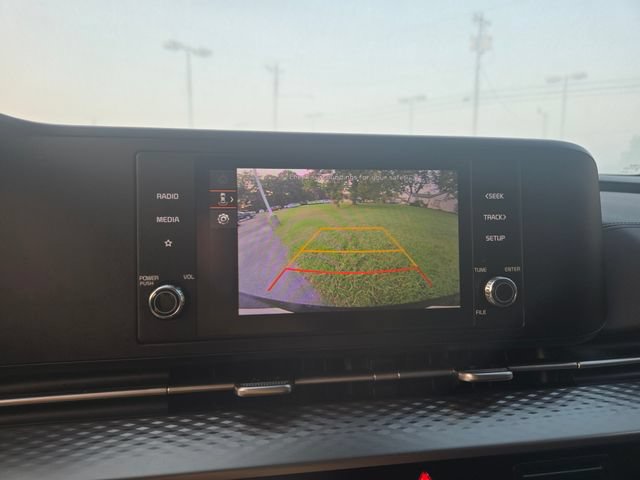 Used 2024 Kia Carnival LX FWD image 12