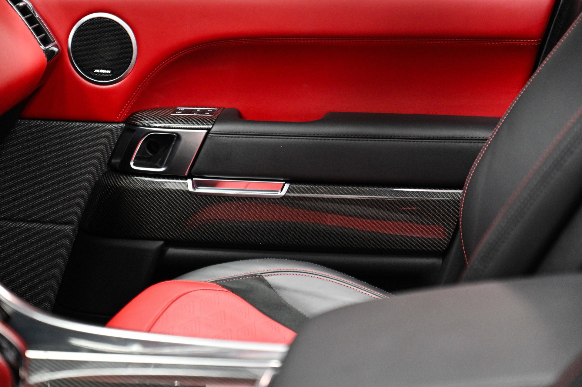 Used 2022 Land Rover Range Rover Sport SVR Carbon Edition image 35