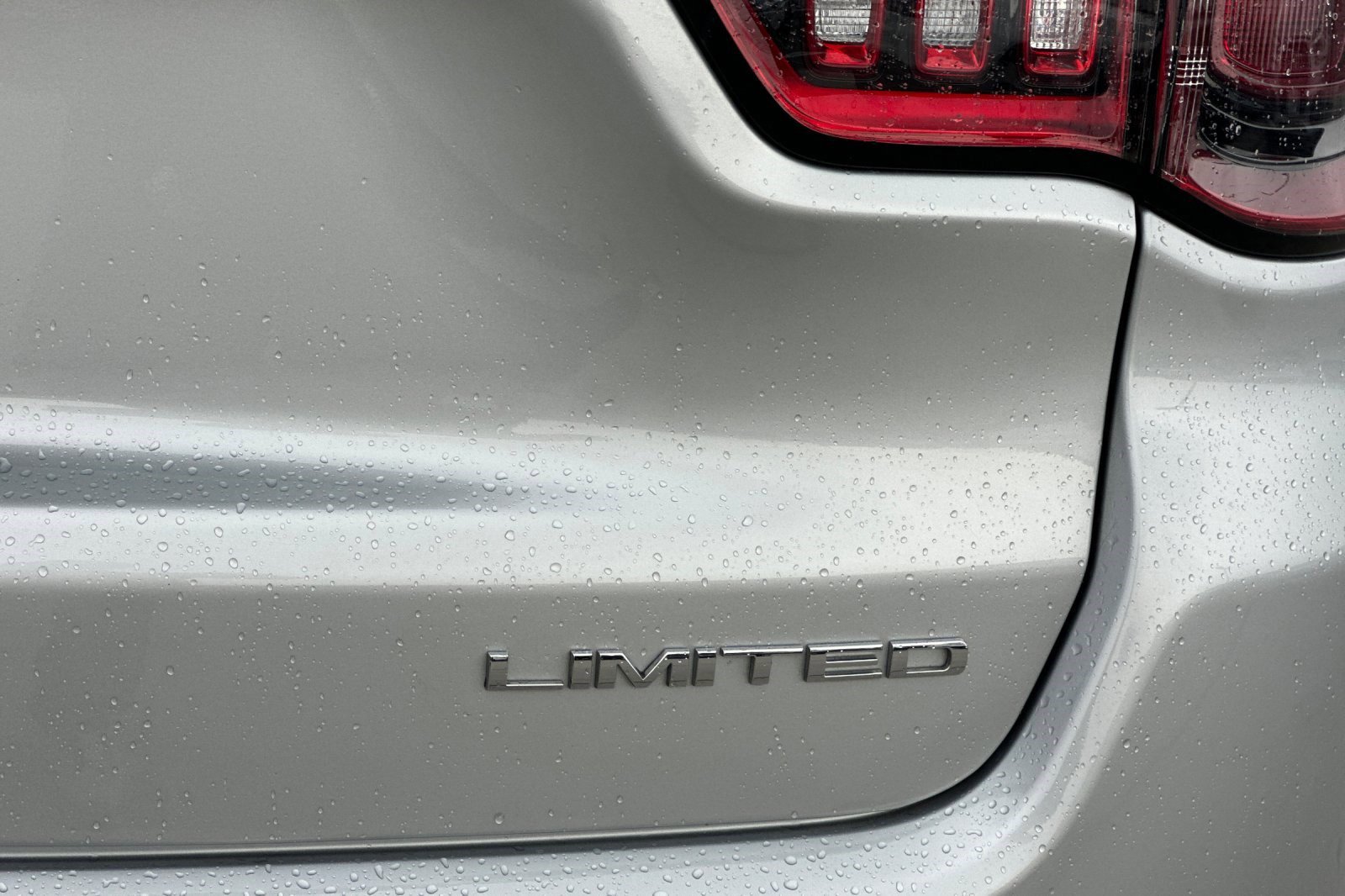 Used 2025 Jeep Compass Limited image 25