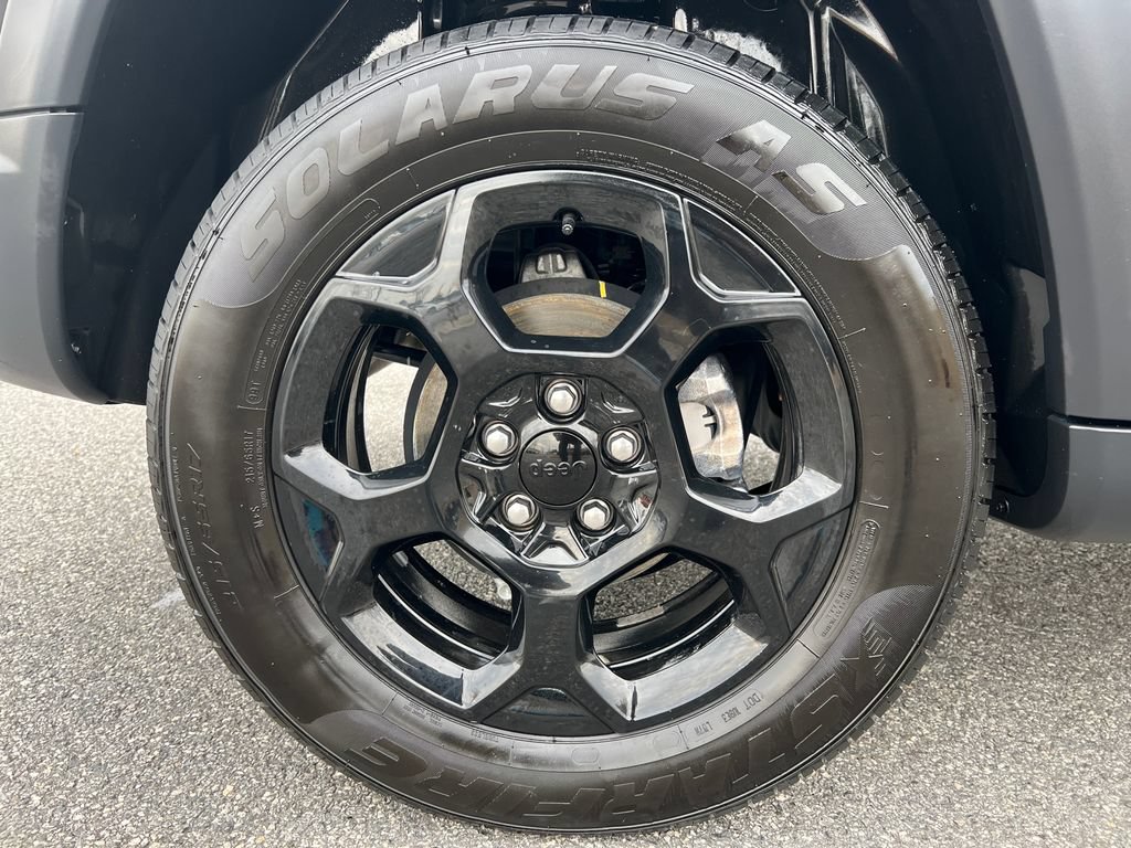 Used 2023 Jeep Compass Trailhawk AWD/4WD image 17