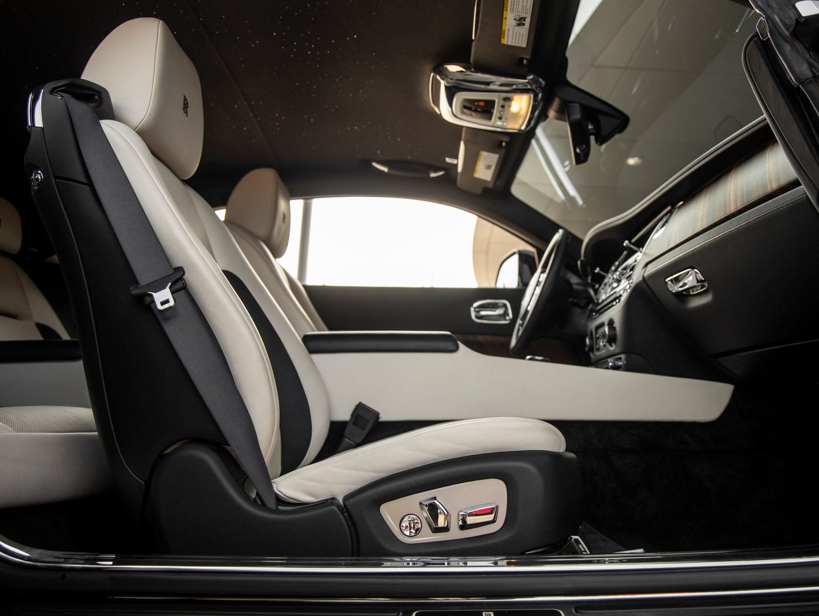 Used 2019 Rolls-Royce Wraith RWD image 42