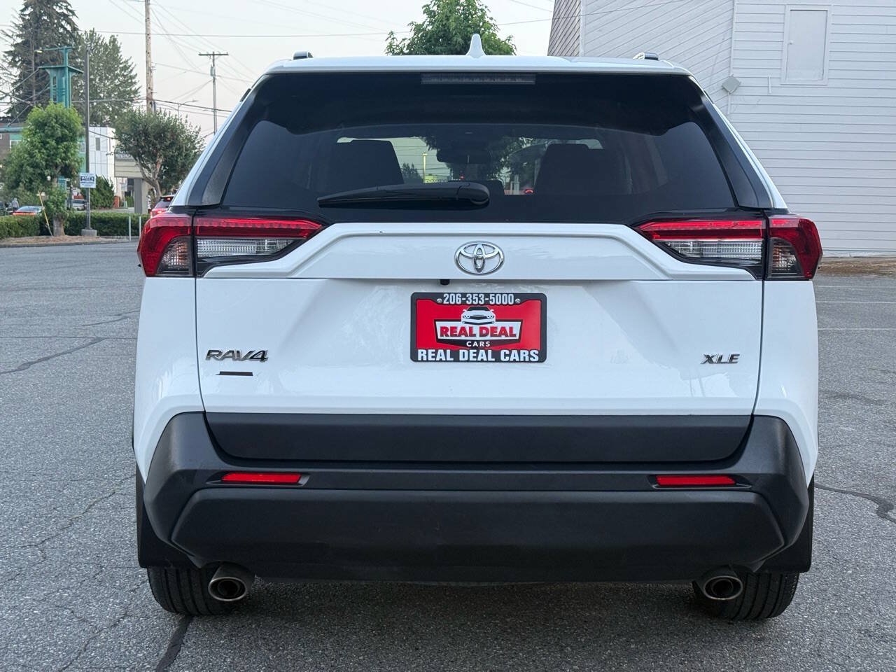 Used 2021 Toyota RAV4 XLE FWD image 6