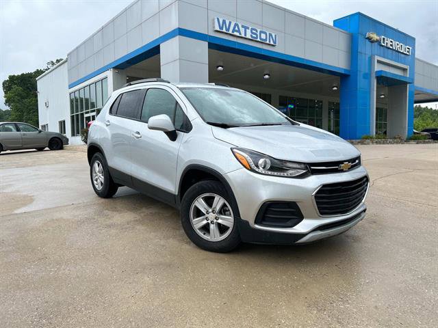 Certified 2022 Chevrolet Trax LT w/ LT Convenience Package image 2