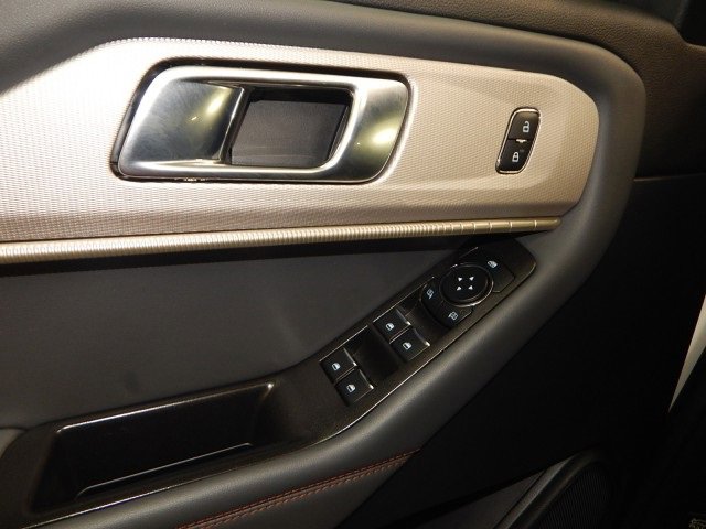 Used 2025 Ford Explorer Active w/ Active Comfort Package image 15