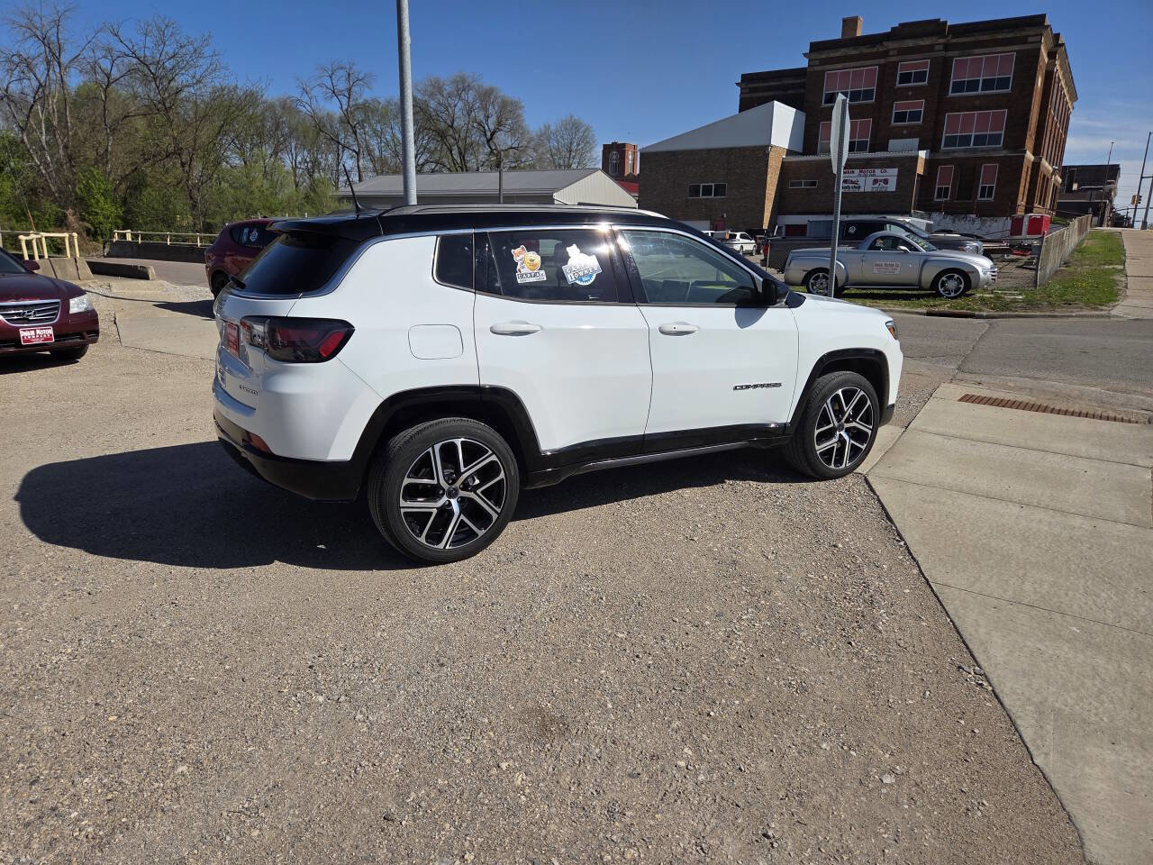 Used 2025 Jeep Compass Limited w/ Elite Group AWD/4WD image 23