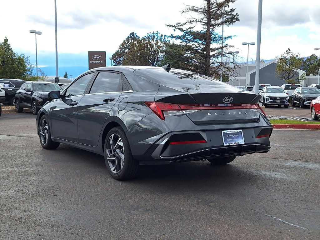 Certified 2024 Hyundai Elantra Limited FWD image 5