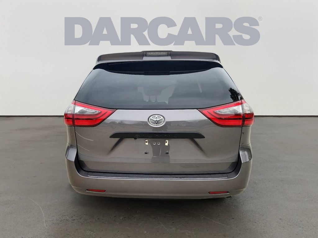 Used 2020 Toyota Sienna L image 5