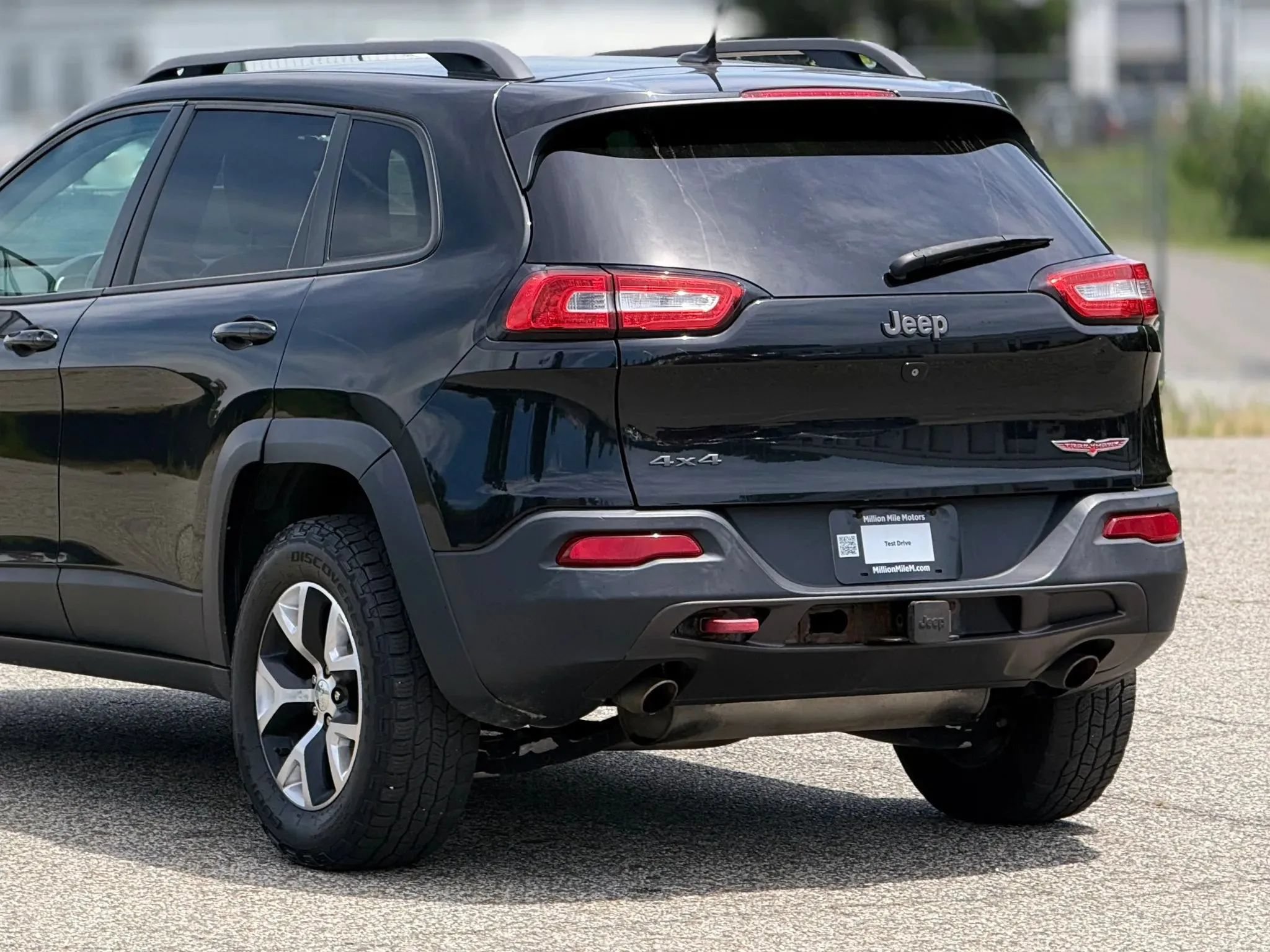Used 2014 Jeep Cherokee Trailhawk w/ Comfort/Convenience Group AWD/4WD image 16