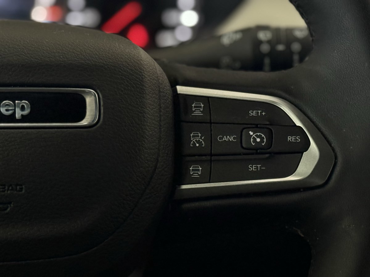 Used 2025 Jeep Compass Limited image 38