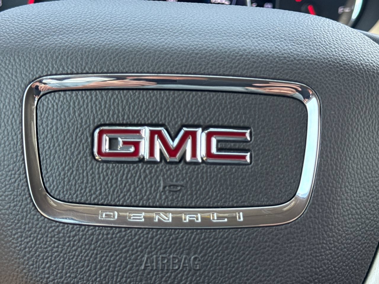Used 2018 GMC Acadia Denali w/ LPO, Cargo Package FWD image 32