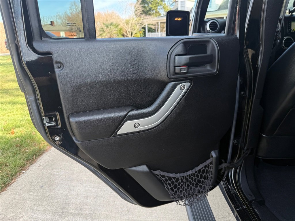 Used 2015 Jeep Wrangler Unlimited Rubicon w/ Dual Top Group image 58