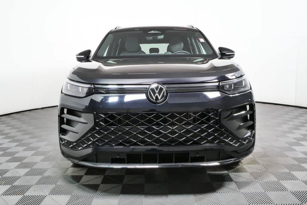 Certified 2025 Volkswagen Tiguan SE R-Line FWD image 34
