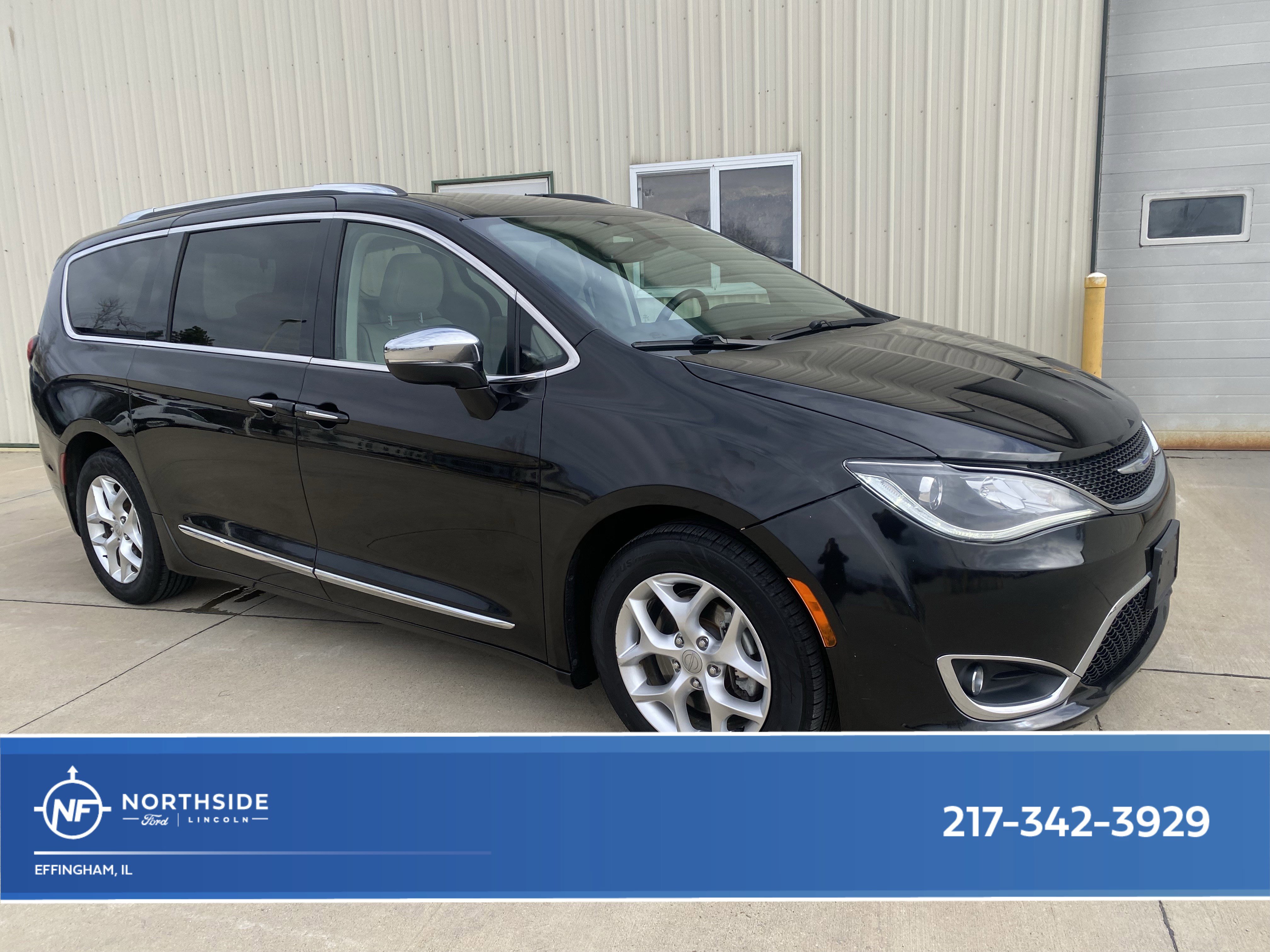 Used 2020 Chrysler Pacifica Limited image 1
