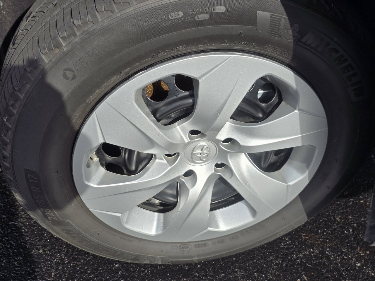 Used 2023 Toyota RAV4 LE image 9