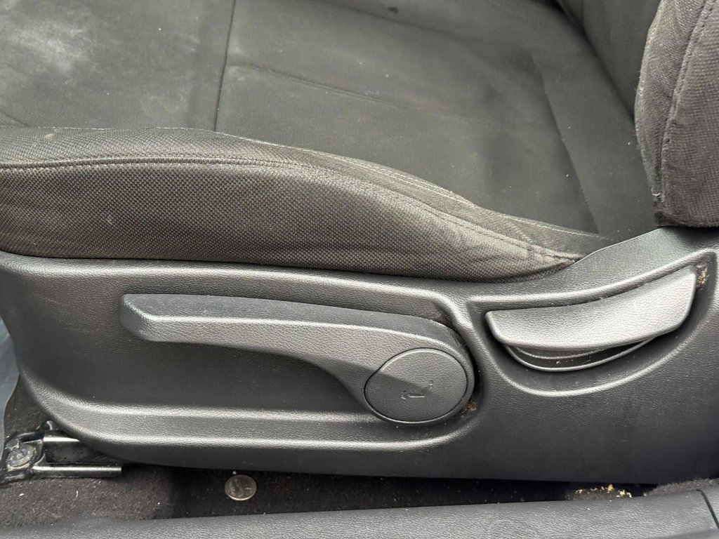 Used 2013 Hyundai Veloster RE:MIX Edition image 15