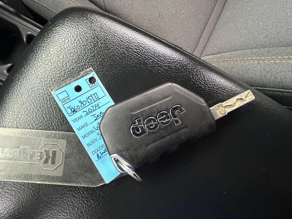 Used 2024 Jeep Wrangler Unlimited Sport AWD/4WD image 38