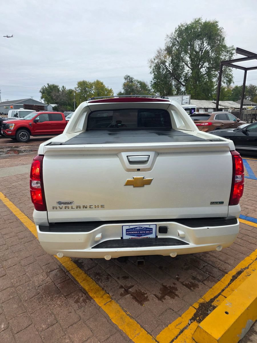 Used 2012 Chevrolet Avalanche LTZ AWD/4WD image 6