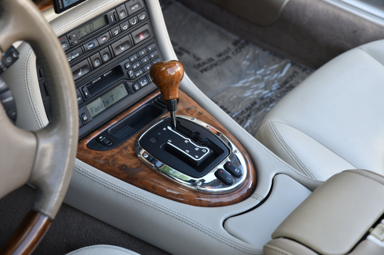 Used 2001 Jaguar XK8 Convertible image 18