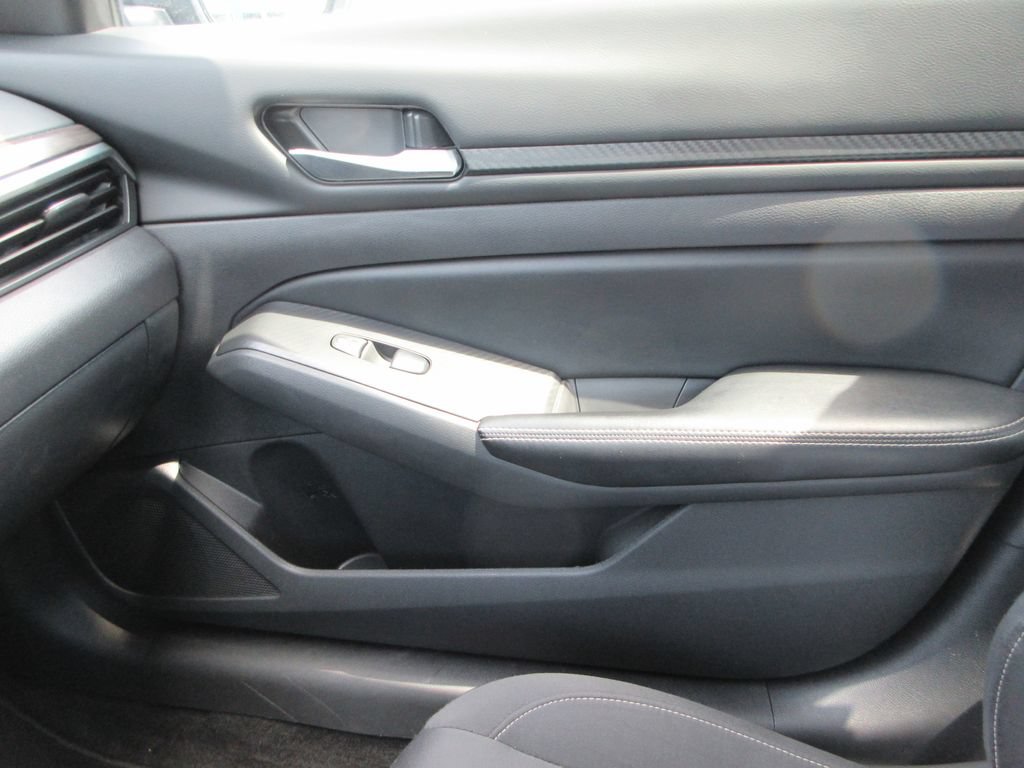 Used 2024 Nissan Altima 2.5 SV FWD image 28