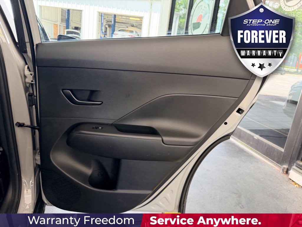 Used 2024 Hyundai Kona SEL AWD/4WD image 32