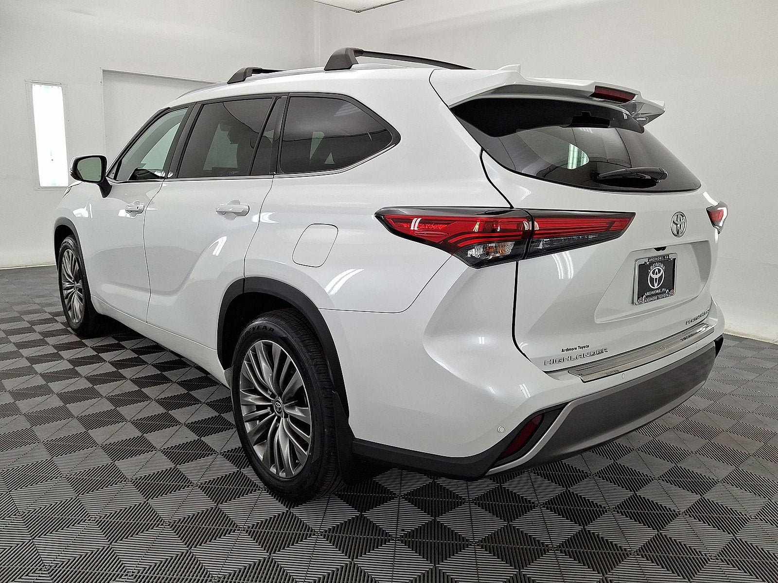 Used 2022 Toyota Highlander Platinum AWD/4WD image 14