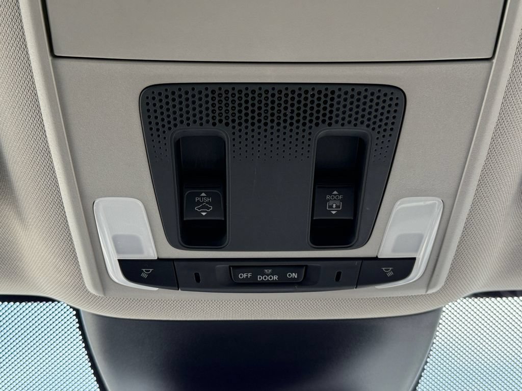 Used 2025 Honda Pilot Elite image 18