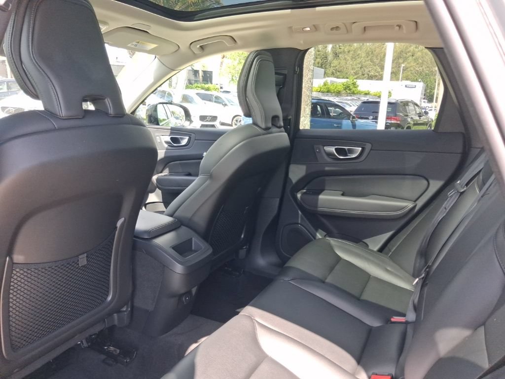 Used 2024 Volvo XC60 B5 Core AWD/4WD image 7