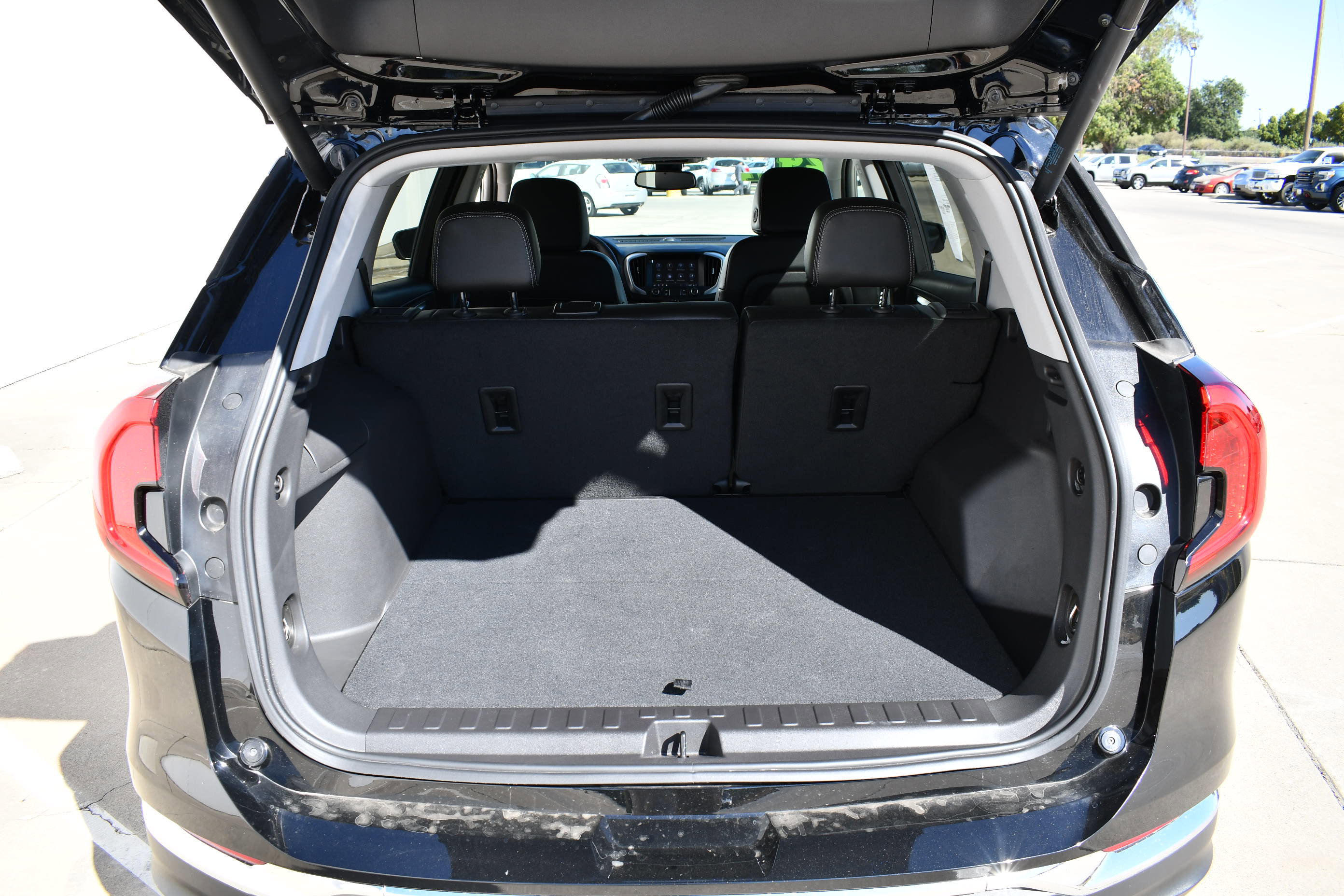 Used 2024 GMC Terrain SLT image 8