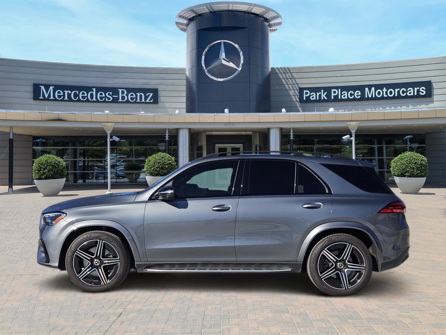 Used 2024 Mercedes-Benz GLE 450 4MATIC image 3