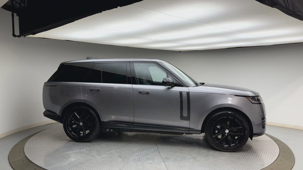 Used 2025 Land Rover Range Rover SE image 9