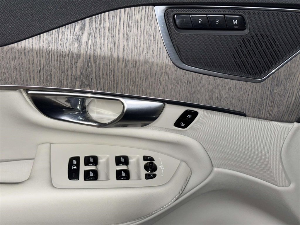 Used 2023 Volvo XC90 T8 Plus image 21