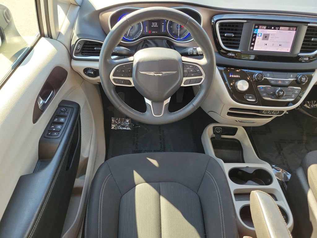 Used 2022 Chrysler Voyager LX image 14
