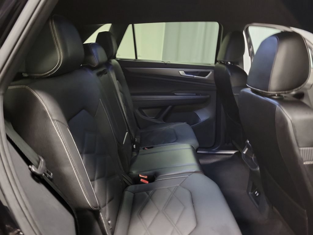 Used 2024 Volkswagen Atlas Cross Sport SE FWD image 31
