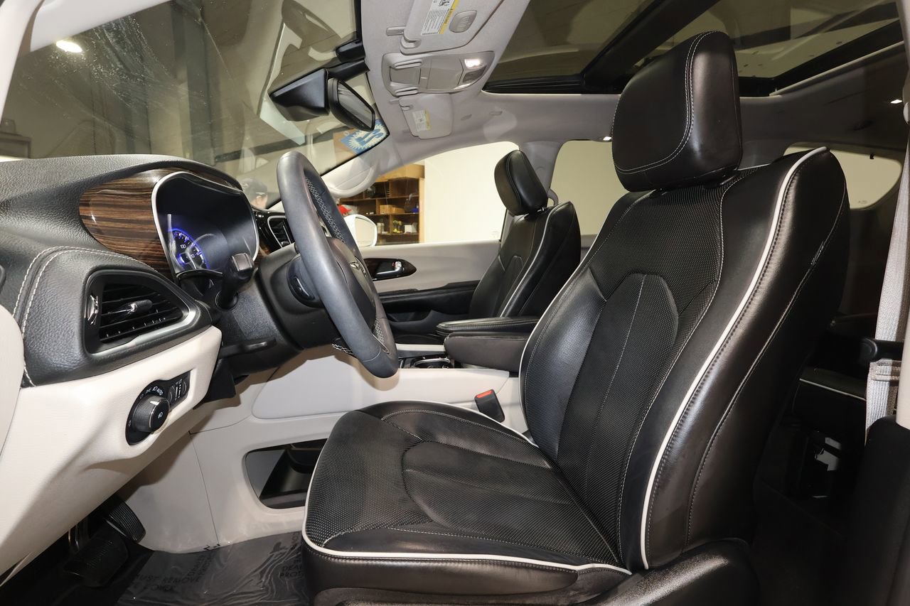 Used 2022 Chrysler Pacifica Limited image 21