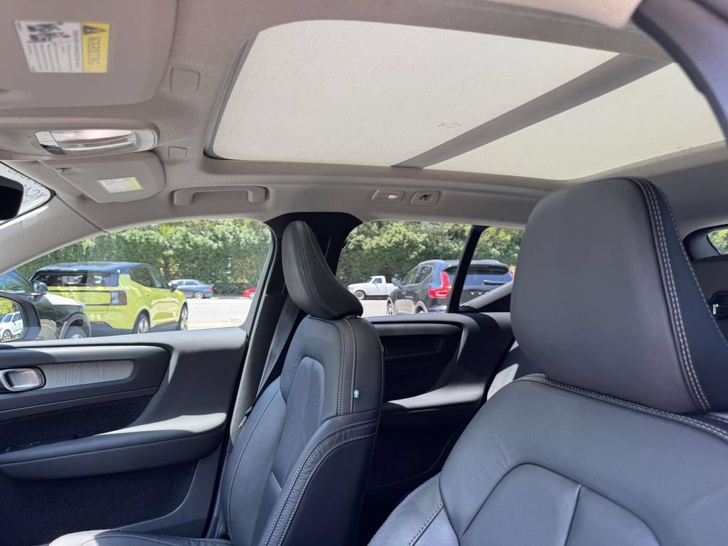 Used 2023 Volvo XC40 B5 Plus w/ Climate Package AWD/4WD image 12