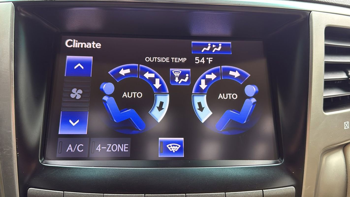 Used 2013 Lexus LX 570 4WD w/ Luxury Pkg image 29