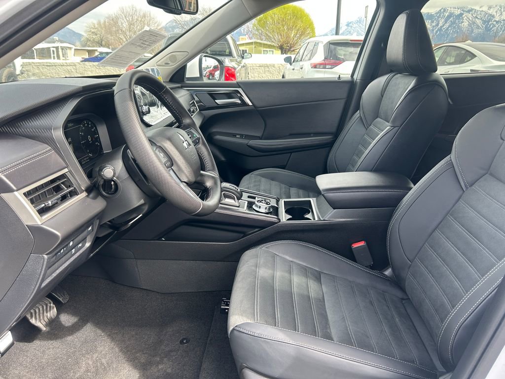 Used 2025 Mitsubishi Outlander 4WD Plug-In Hybrid image 27