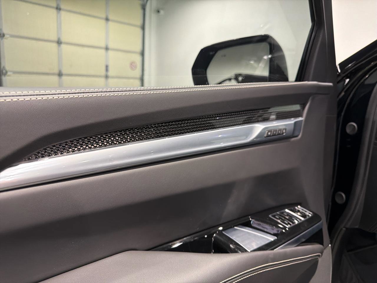 Used 2026 Cadillac Escalade ESV V image 22