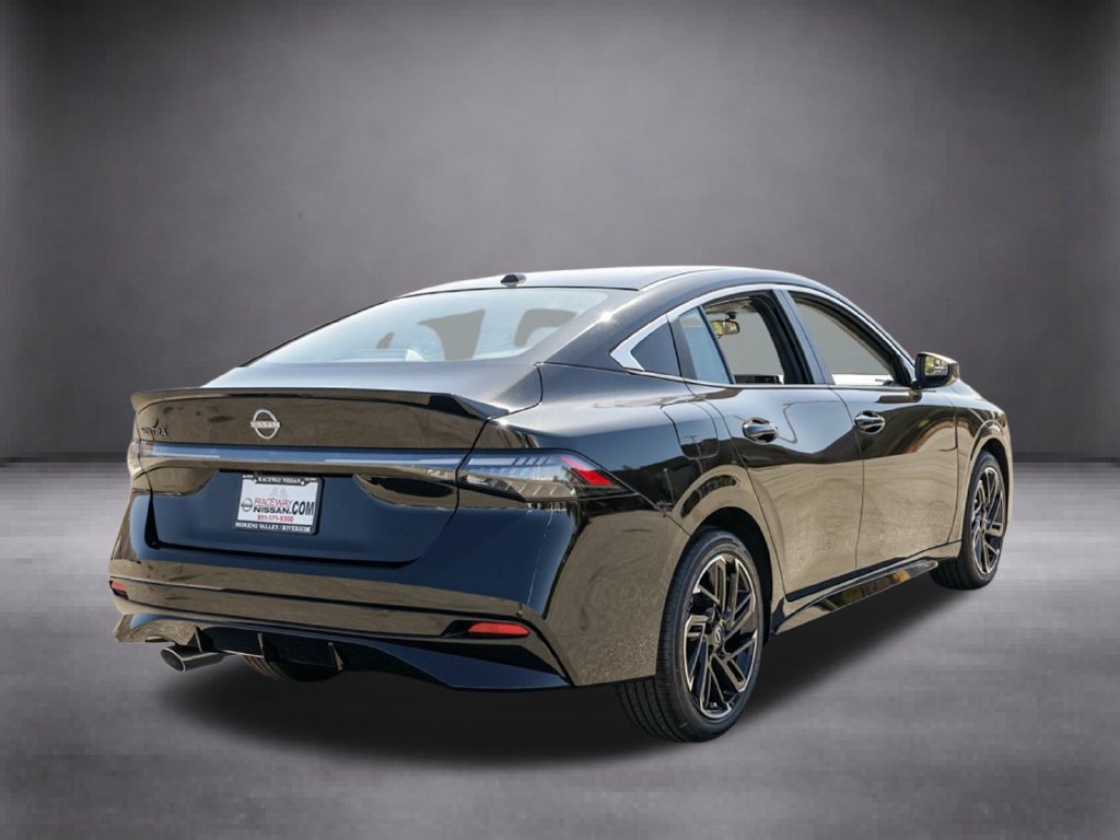 New 2027 Nissan Sentra SR FWD image 4