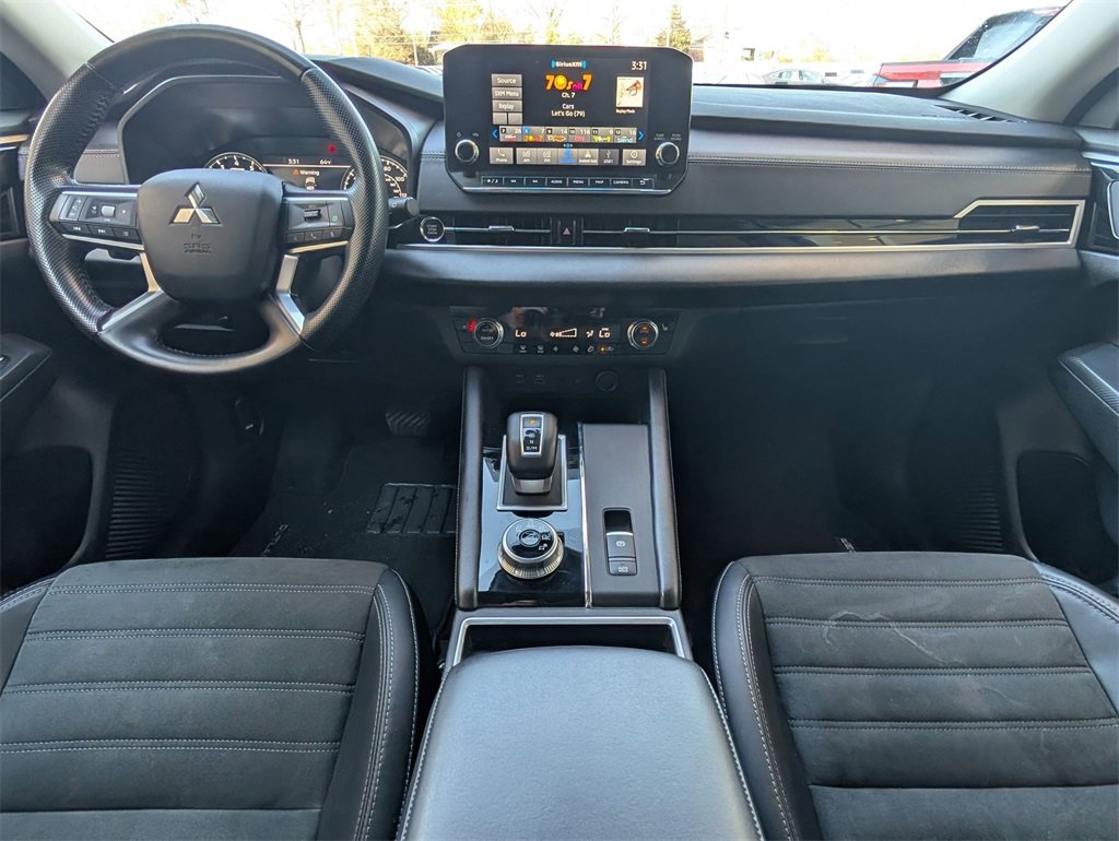 Used 2024 Mitsubishi Outlander SE Black Edition image 16