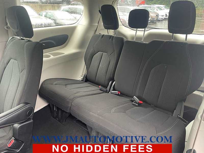 Used 2023 Chrysler Voyager LX FWD image 4