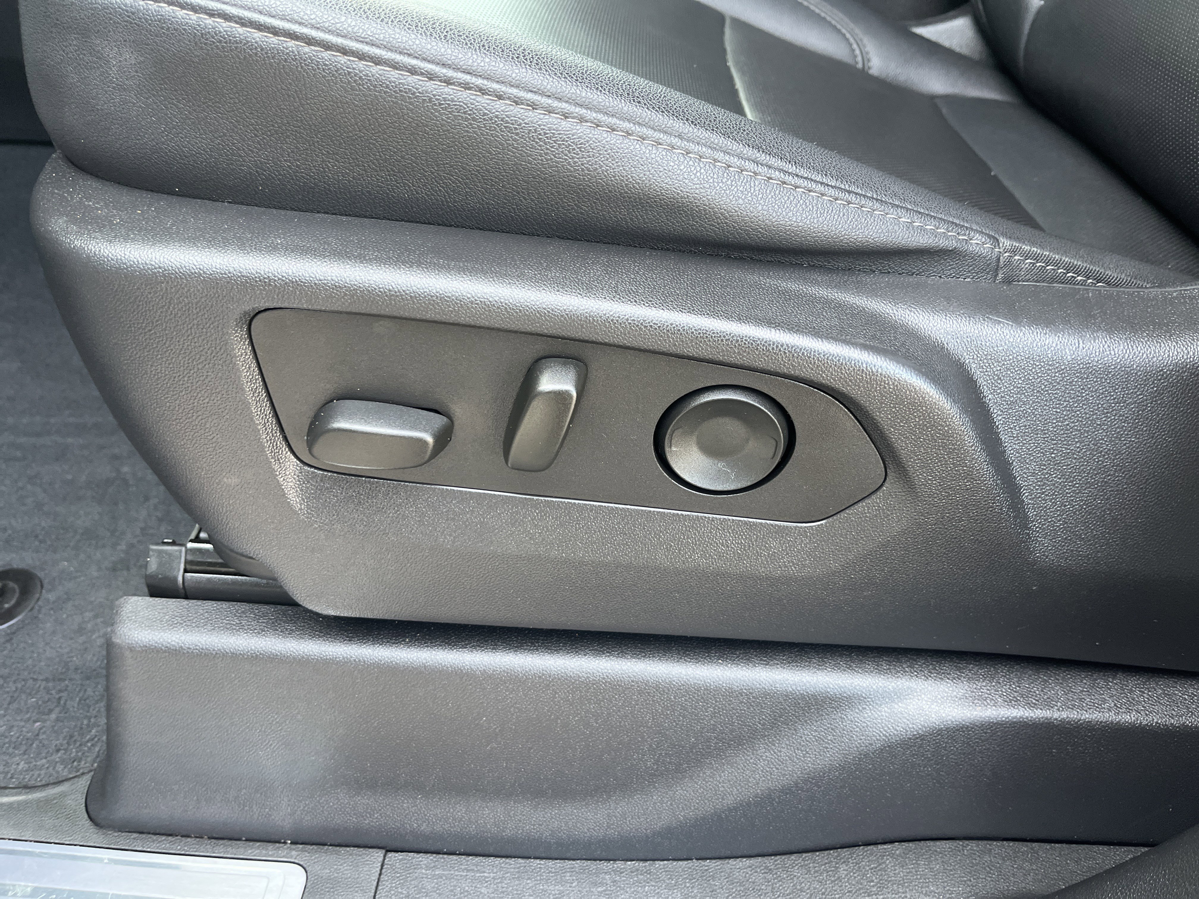 Used 2023 GMC Sierra 1500 SLT image 25