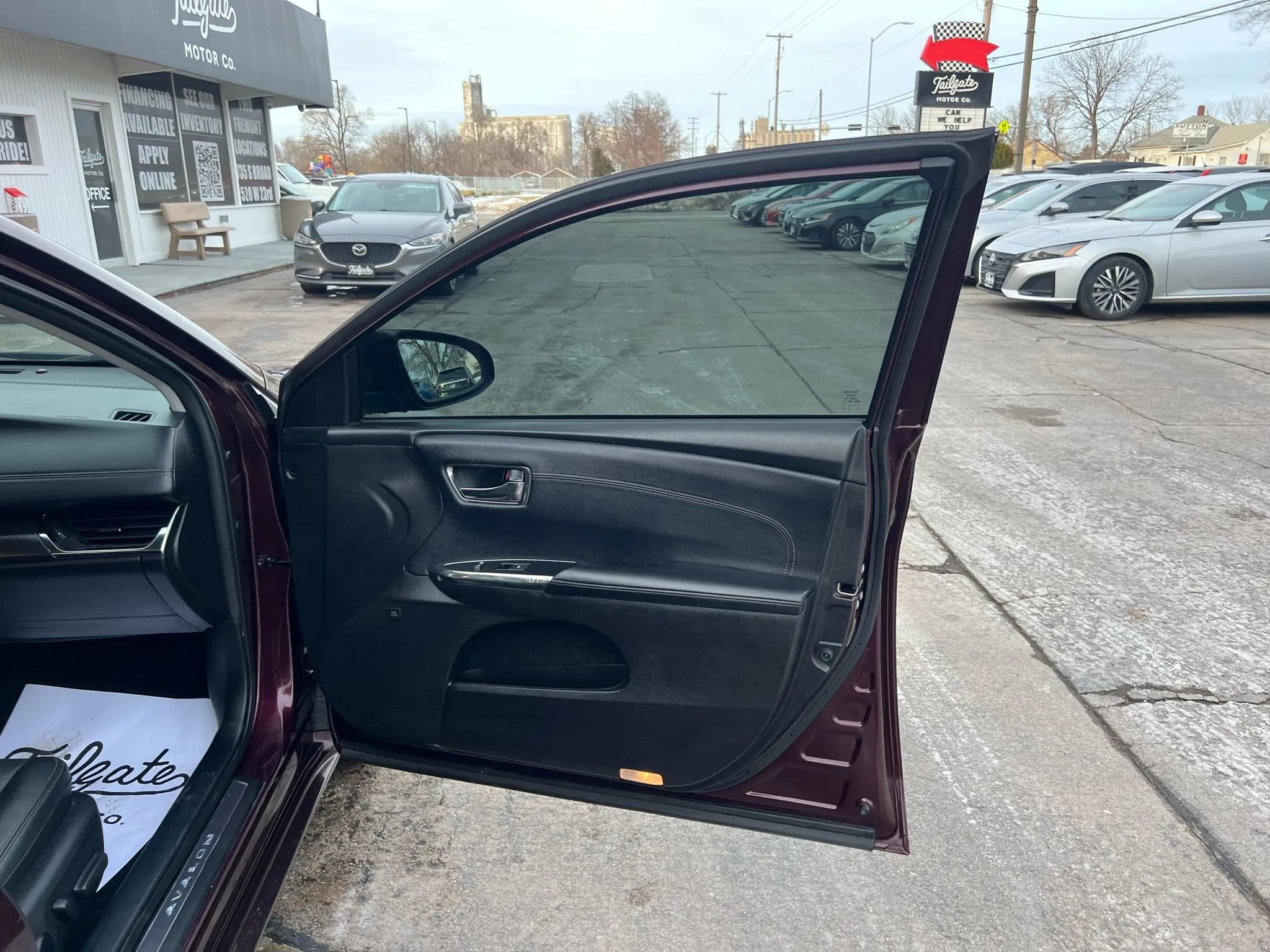 Used 2018 Toyota Avalon Limited image 13