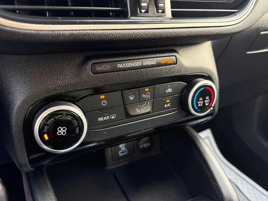 Used 2022 Ford Escape SE image 30