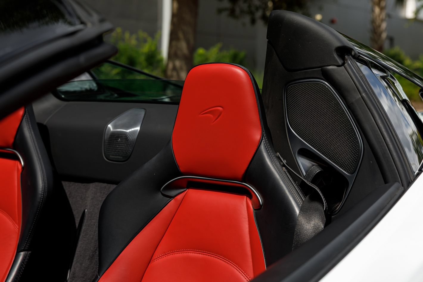 Used 2025 McLaren Artura Spider RWD image 40