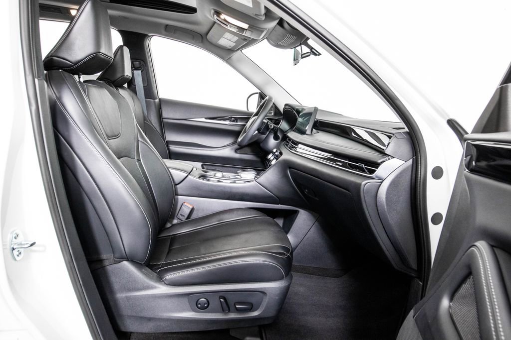 Used 2025 INFINITI QX60 Pure image 10