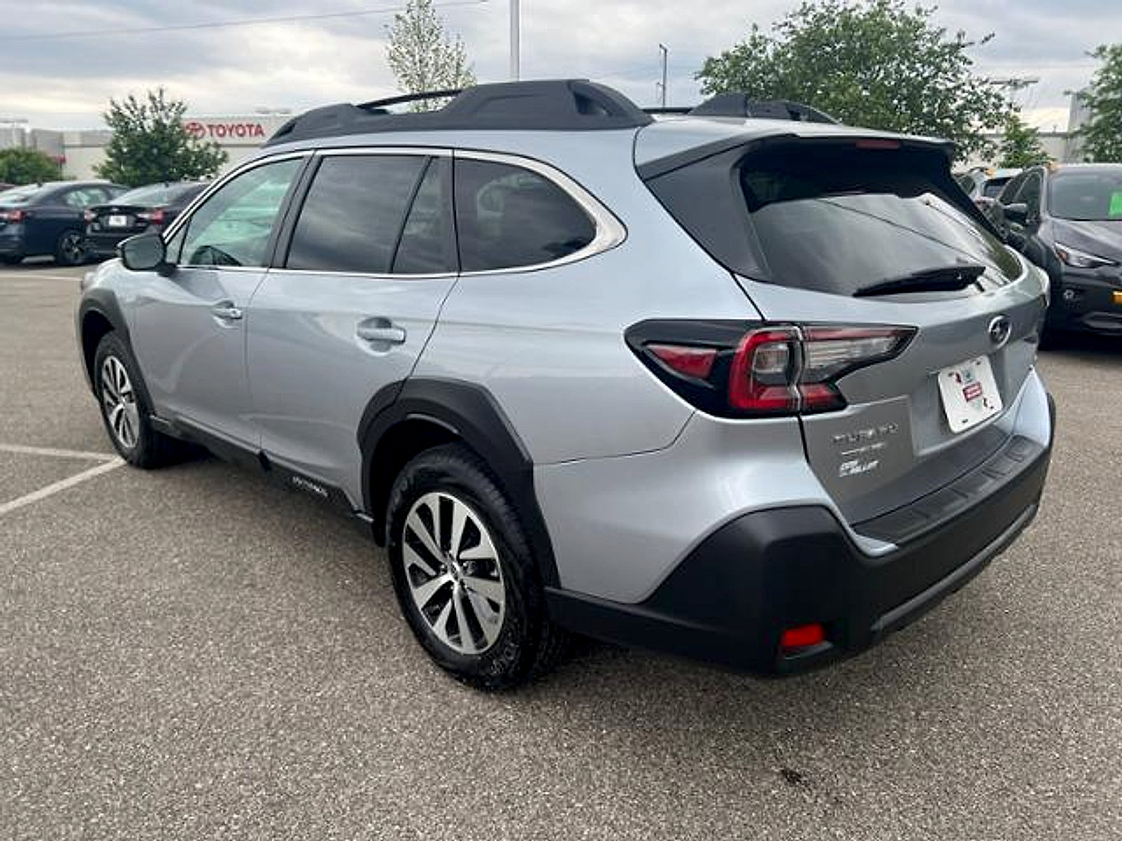 Certified 2025 Subaru Outback Premium AWD/4WD image 5